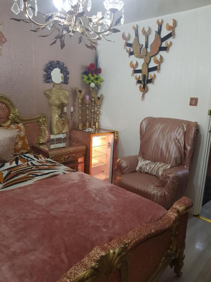 Vivid Apartment Birmingham Bagian luar foto